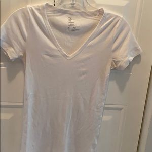 Gap modern v neck